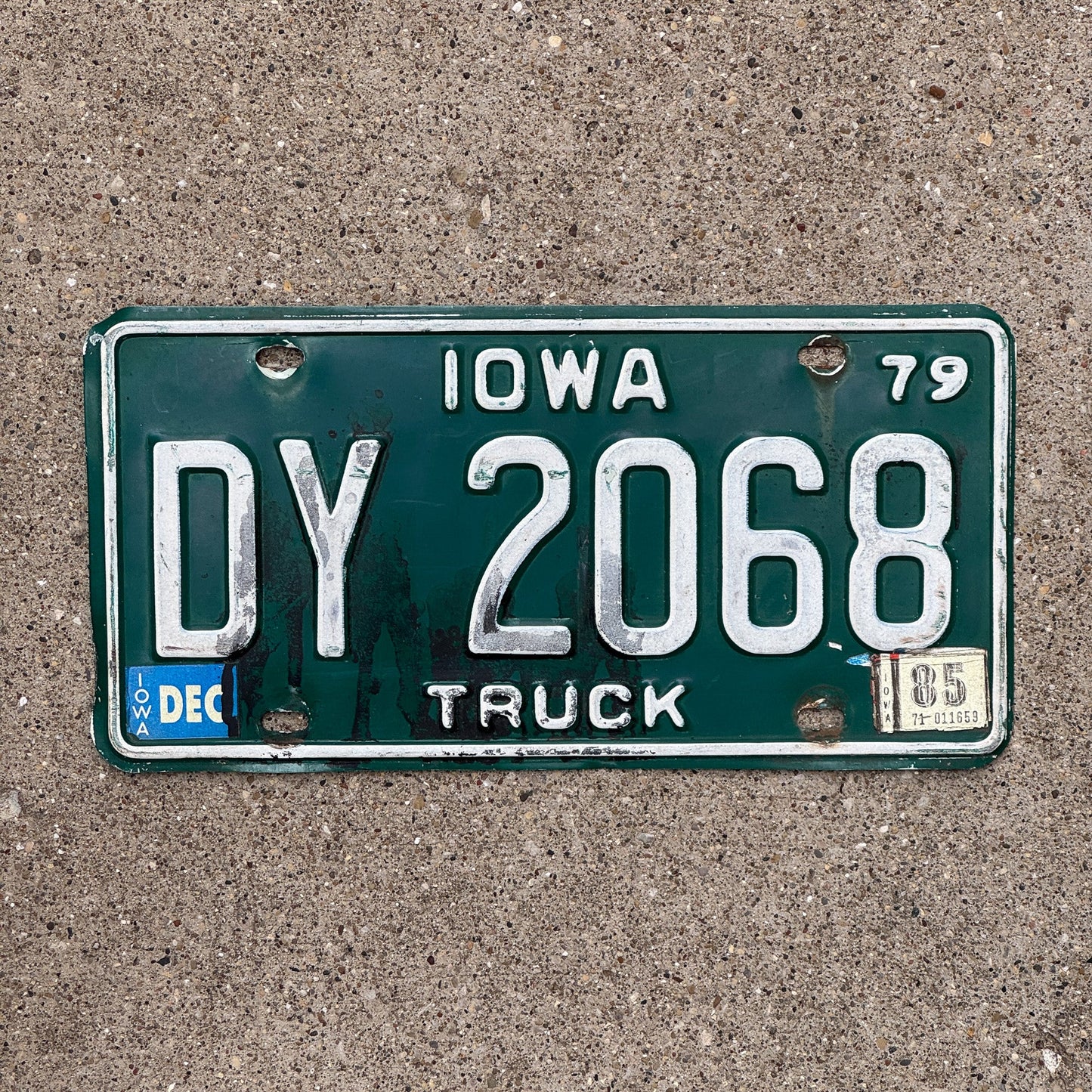 Photo of a 1979 Iowa TRUCK License Plate Auto Tag Garage Decor Vintage DY 2068