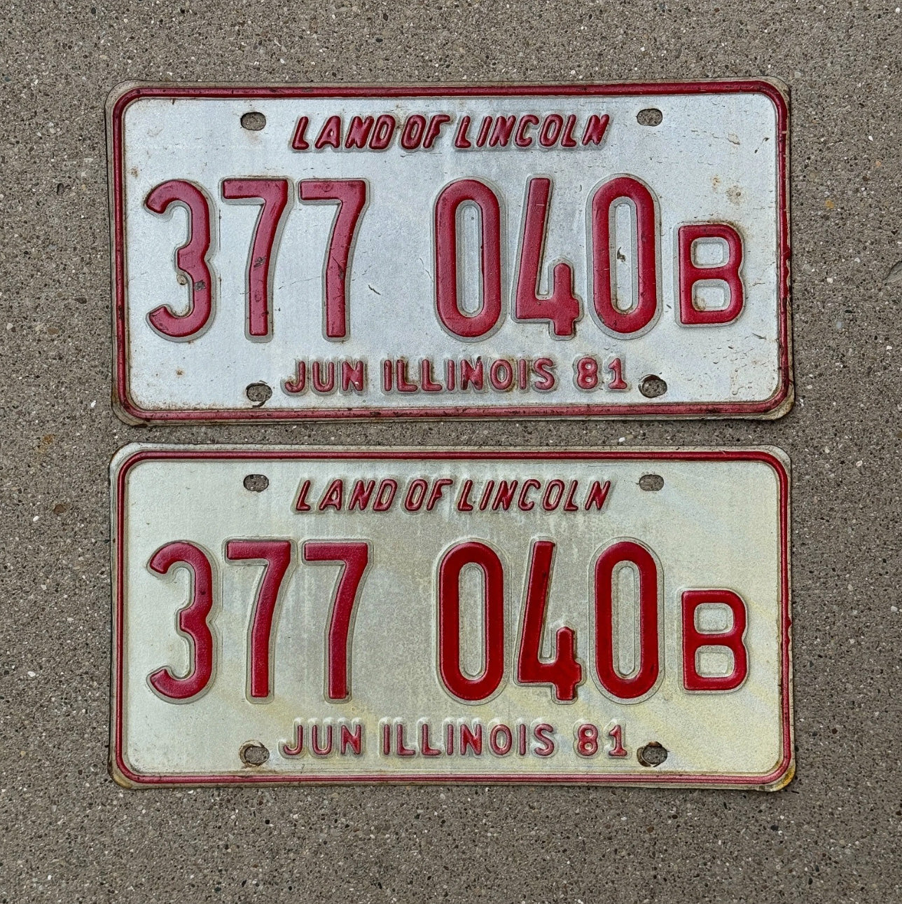 Photo of a 1981 Illinois Truck License Plate Pair Auto Tag Garage Decor Vintage 377 040 B