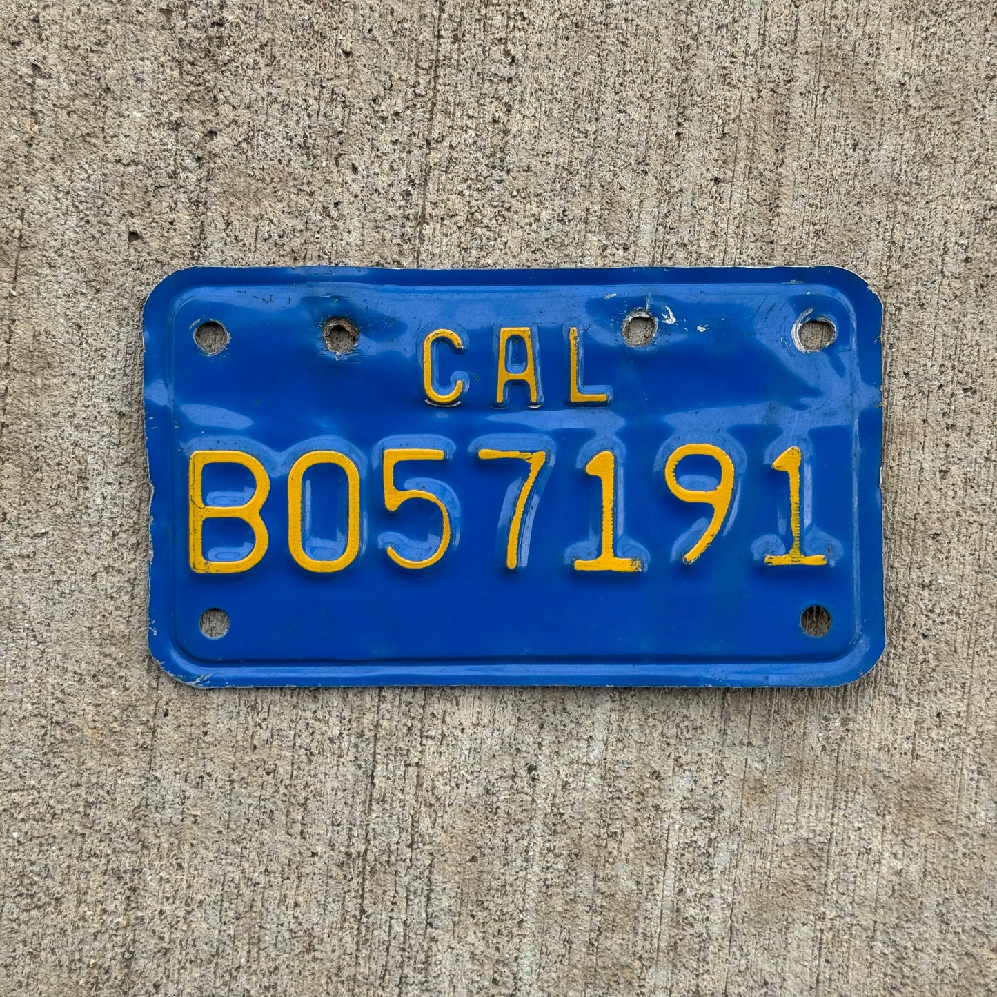 Photo of a 1982 California MOPED License Plate Auto Tag Garage Decor Vintage B 057191