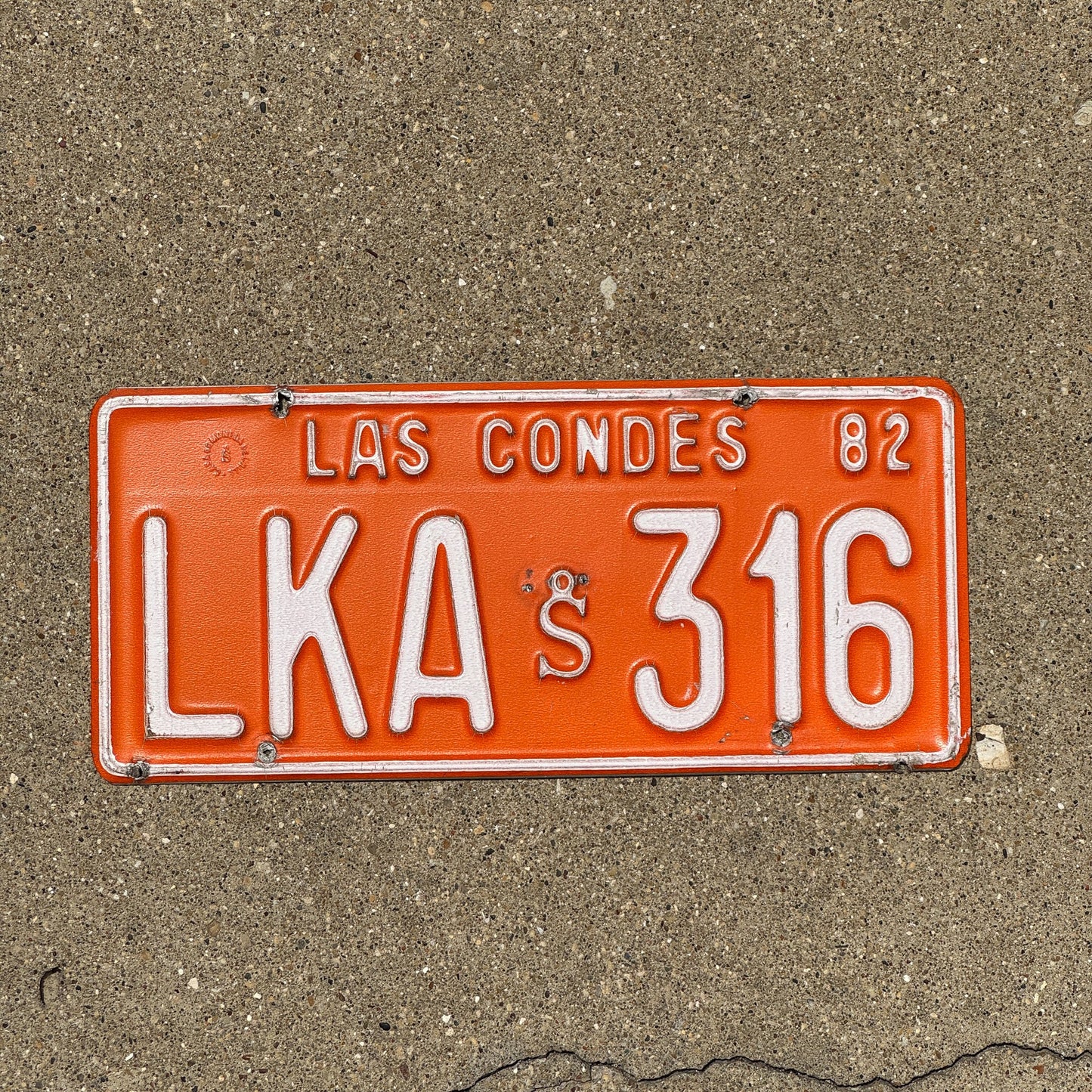 Photo of a 1982 Chile Bus License Plate Auto Tag Garage Decor Vintage Las Condes LKA 316