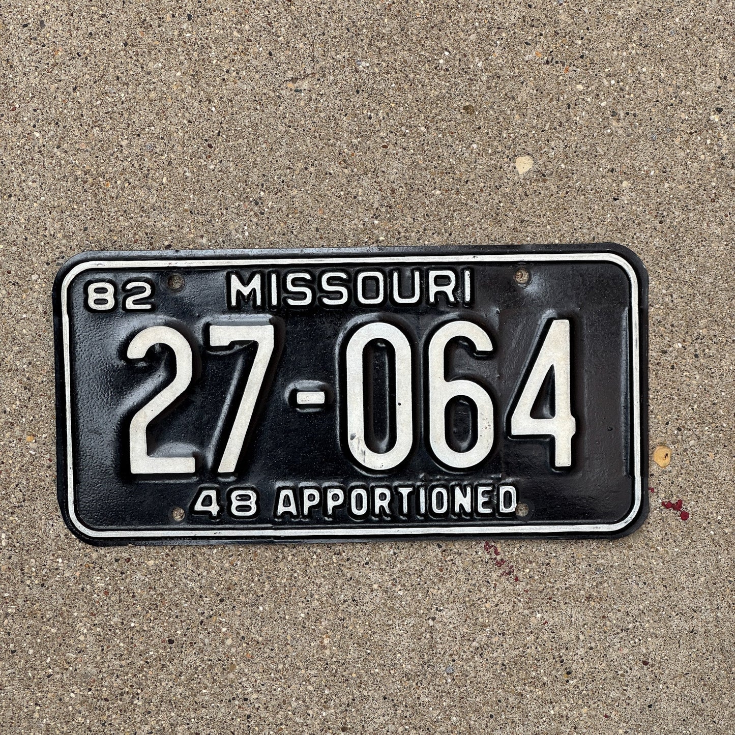 Photo of a 1982 Missouri Apportioned License Plate Auto Tag Garage Decor Vintage 27 064