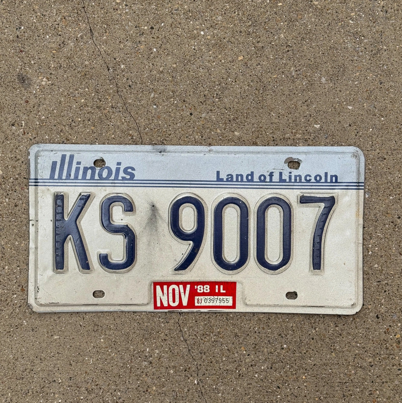 Photo of a 1983 1988 Illinois License Plate Auto Tag Garage Decor Vintage KS 9007