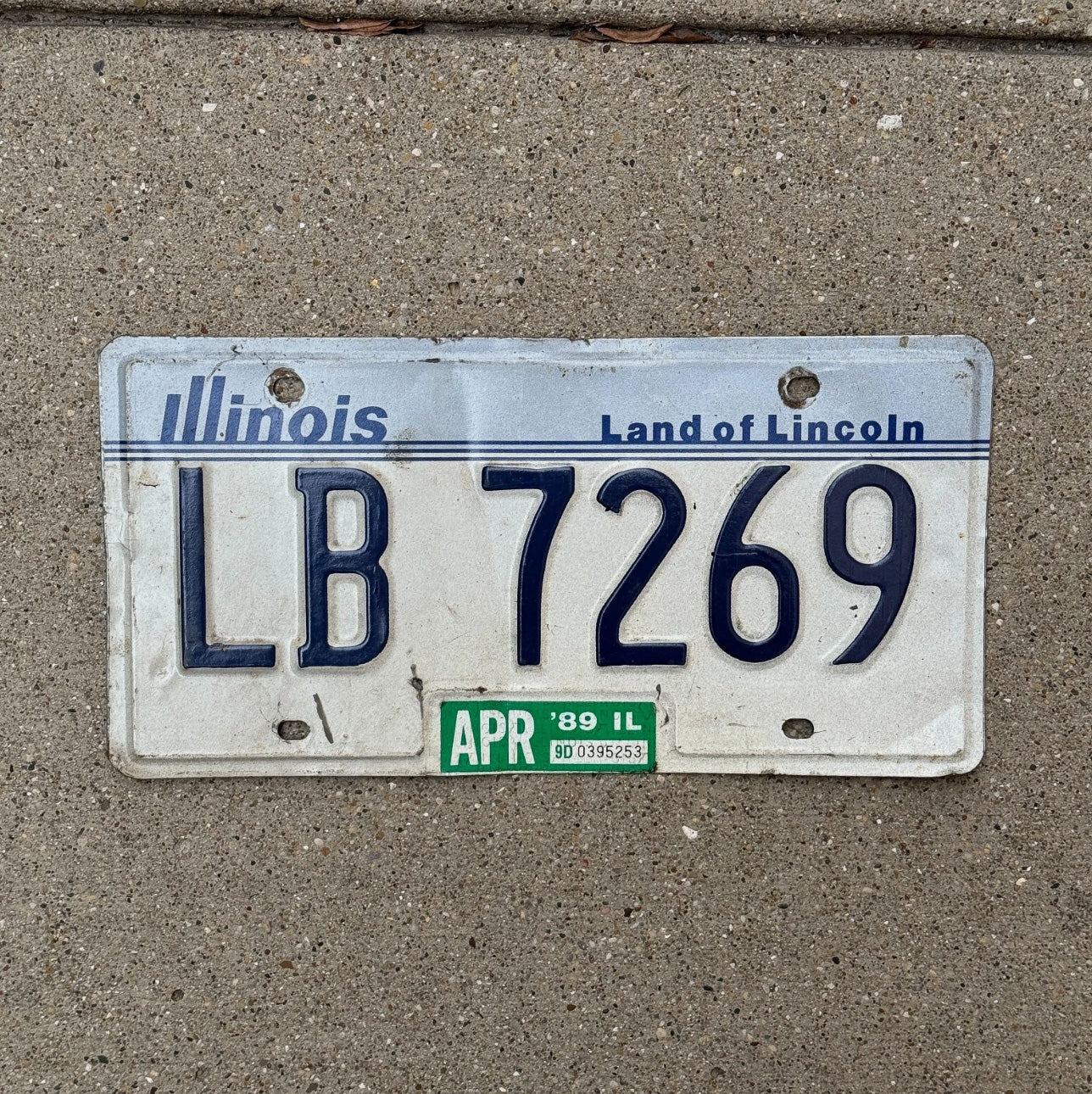 Photo of a 1983 1989 Illinois License Plate Auto Tag Garage Decor Vintage LB 7269