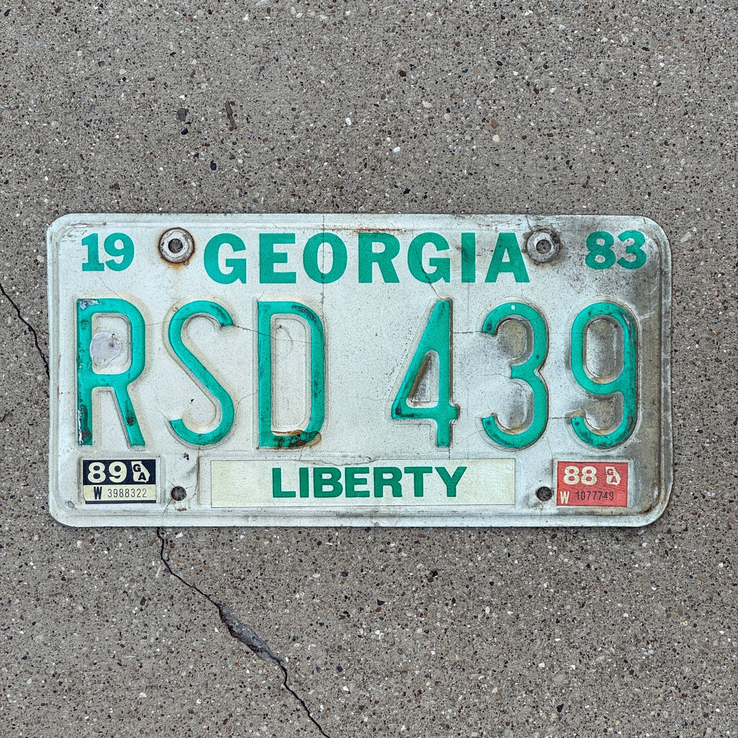 Photo of a 1983 Georgia License Plate Auto Tag Garage Decor Vintage RSD 439
