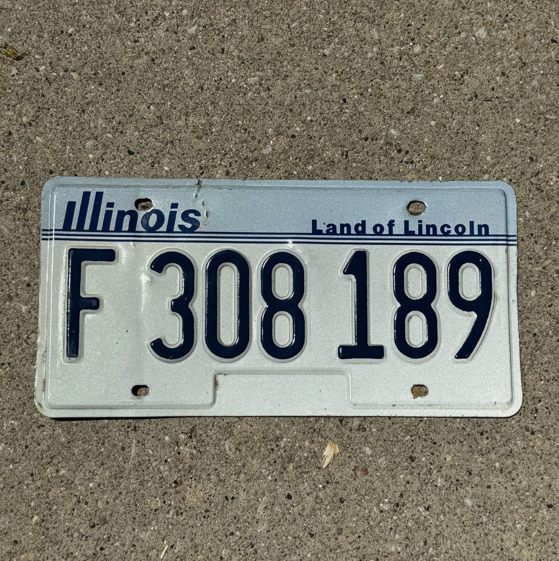 Photo of a 1983 Illinois License Plate Auto Tag Garage Decor Vintage F 308189