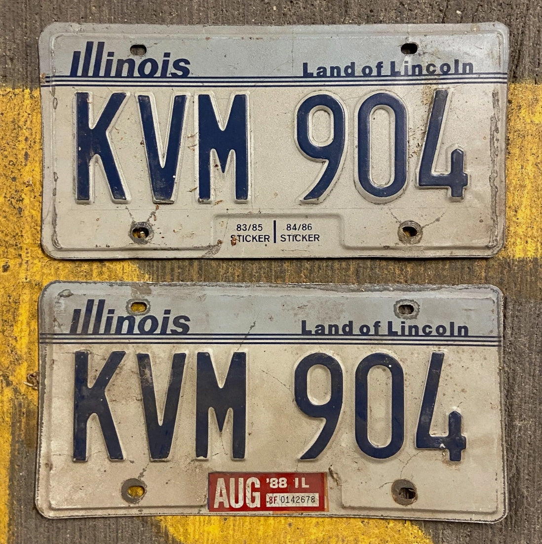 Photo of a 1983 Illinois License Plate Auto Tag Garage Decor Vintage KVM 904