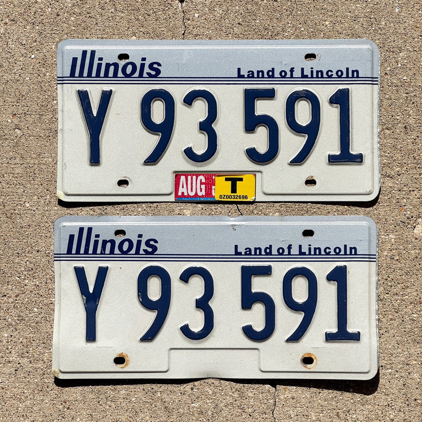 Photo of a 1983 Illinois License Plate Pair Auto Tag Garage Decor Vintage Y 93591