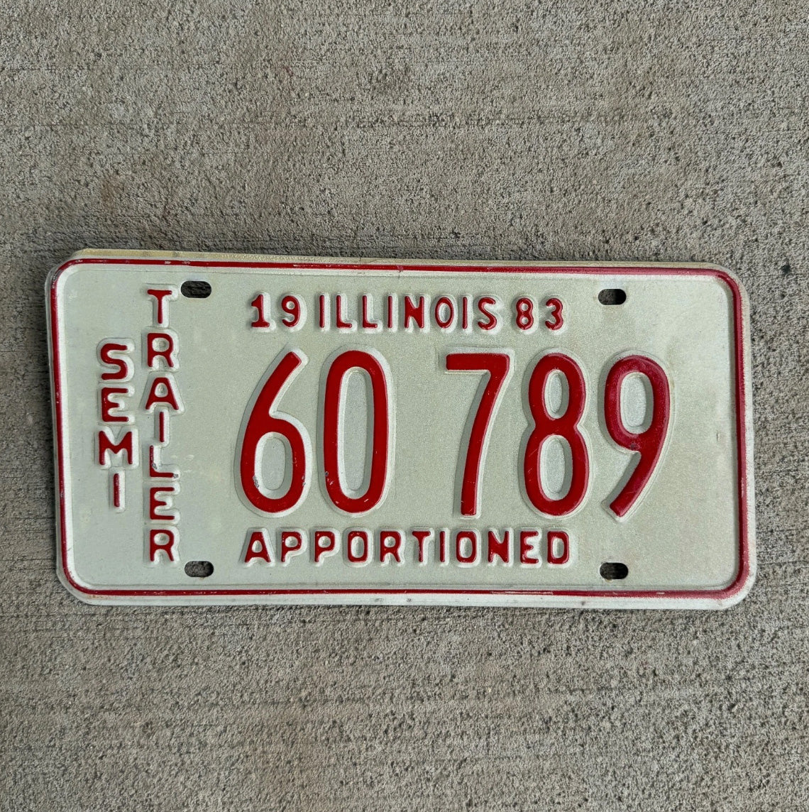 Photo of a 1983 Illinois Semi Trailer License Plate Auto Tag Garage Decor Apportioned 60789