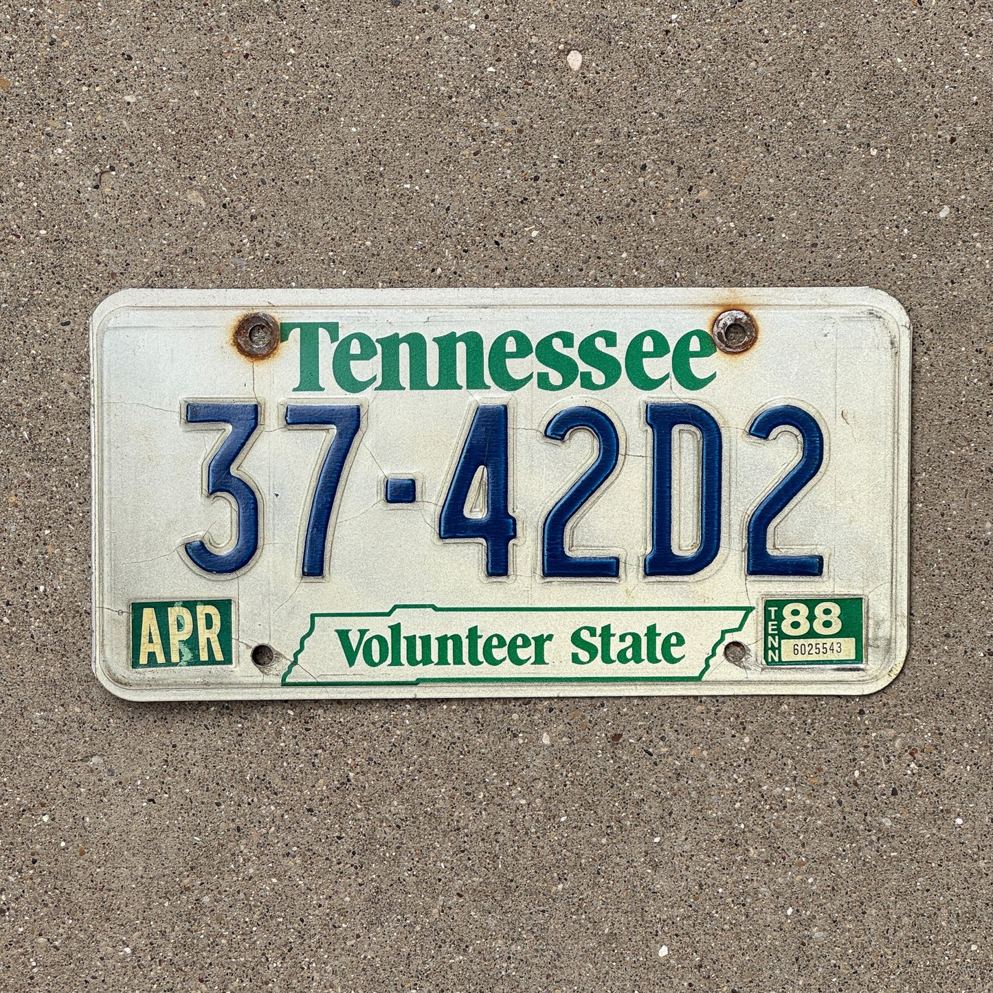 Photo of a 1984 1987 Tennessee License Plate Auto Tag Garage Decor Vintage 37 42D2