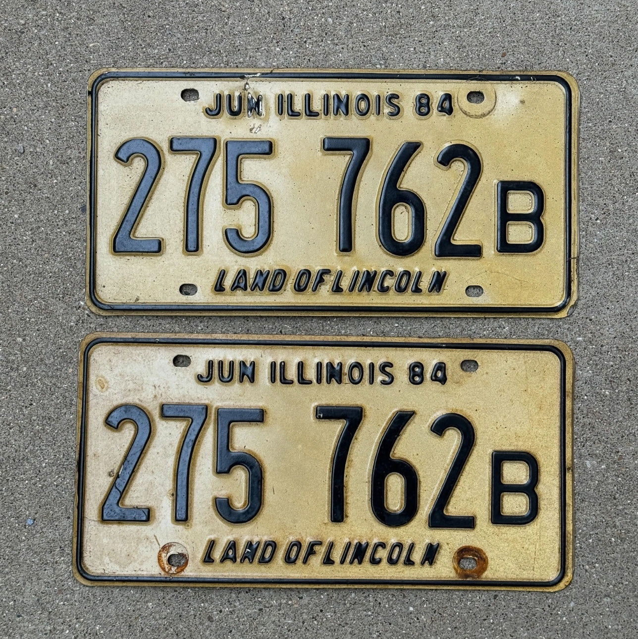 Photo of a 1984 Illinois Truck License Plate Pair Auto Tag Garage Decor Vintage 275 762 B