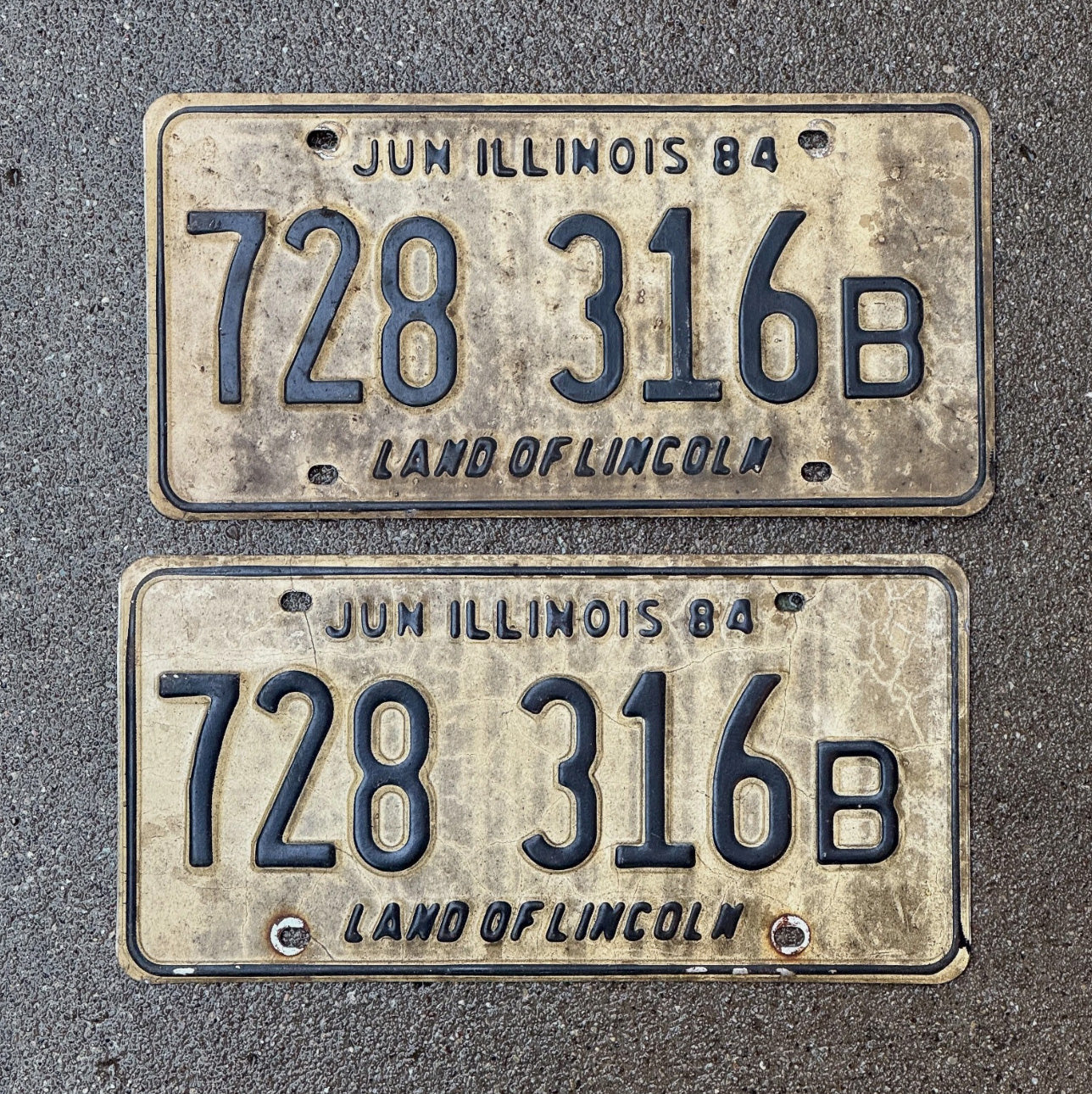 Photo of a 1984 Illinois Truck License Plate Pair Auto Tag Garage Decor Vintage 728 316 B