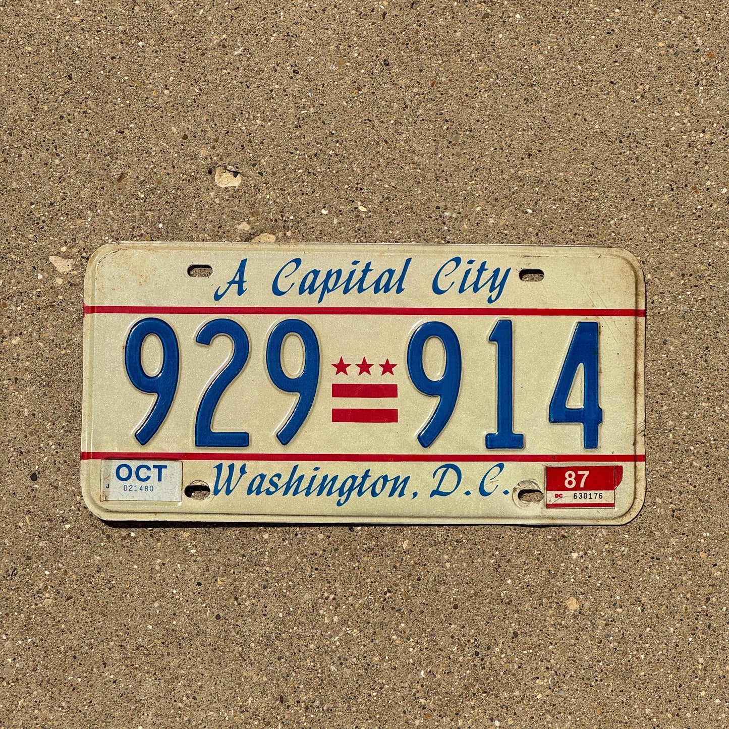 Photo of a 1985 1987 Washington DC License Plate Auto Tag Garage Decor Vintage 929 914