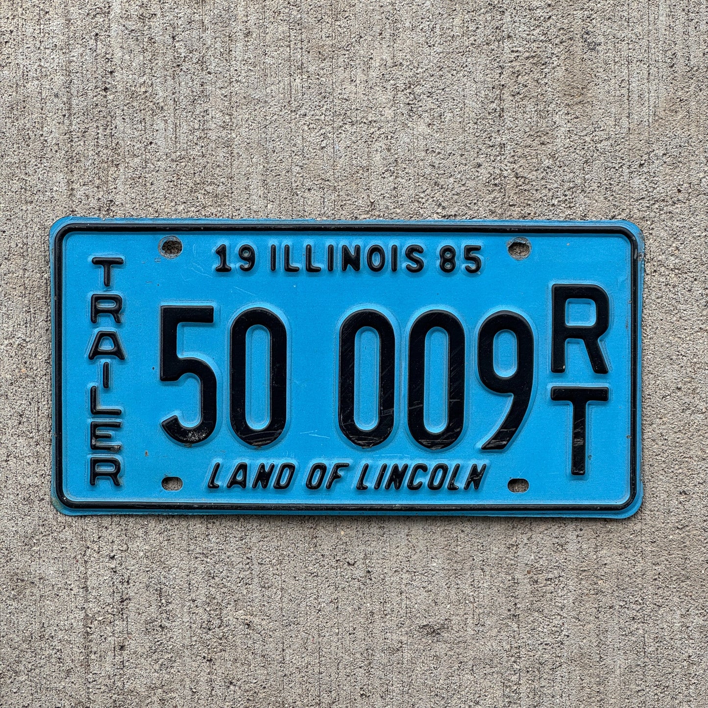 Photo of a 1985 Illinois TRAILER License Plate Auto Tag Garage Decor Vintage 50009 RT