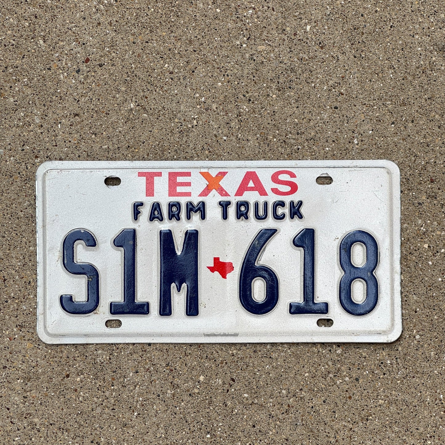Photo of a 1985 Texas Farm Truck License Plate Auto Tag Garage Decor Vintage S1M 618