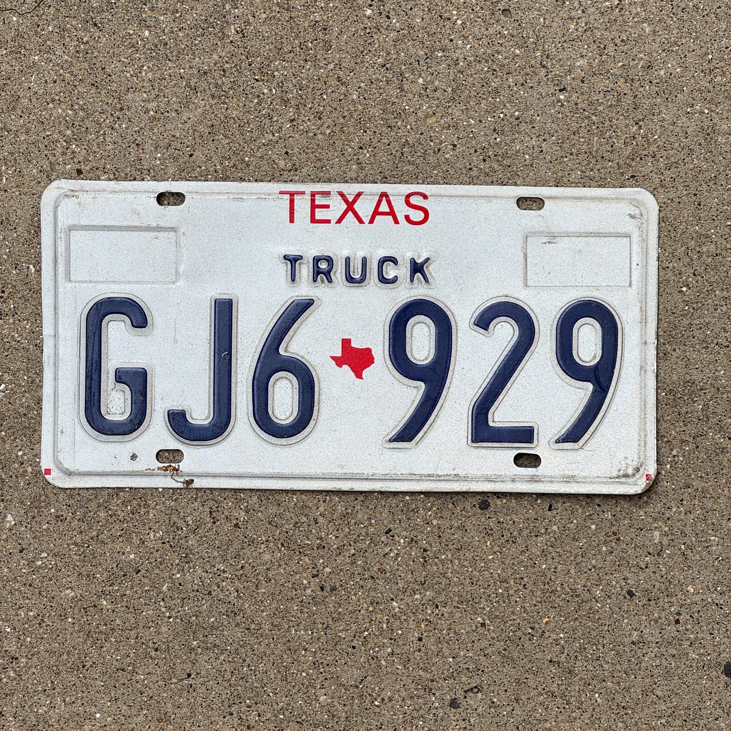 Photo of a 1985 Texas Truck License Plate Auto Tag Garage Decor Vintage GJ6 929