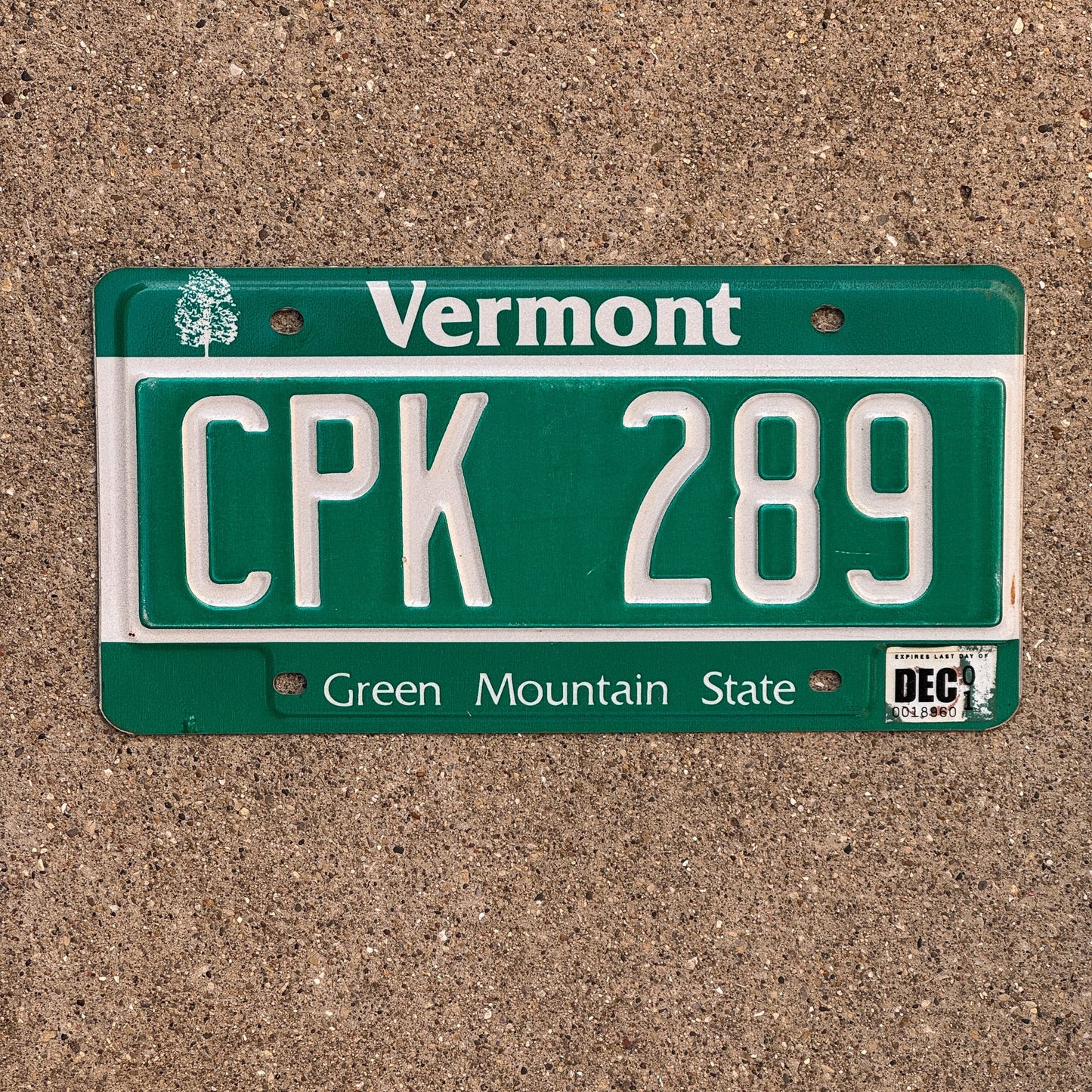 Photo of a 1985 Vermont License Plate Auto Tag Garage Decor Vintage CPK 289
