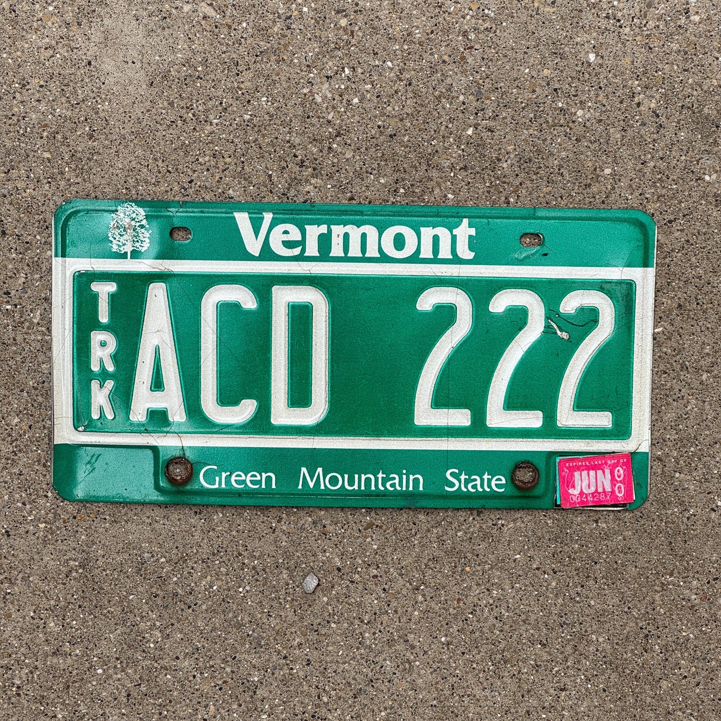 Photo of a 1985 Vermont TRUCK License Plate Auto Tag Garage Decor Vintage Repeat Repeating ACD 222