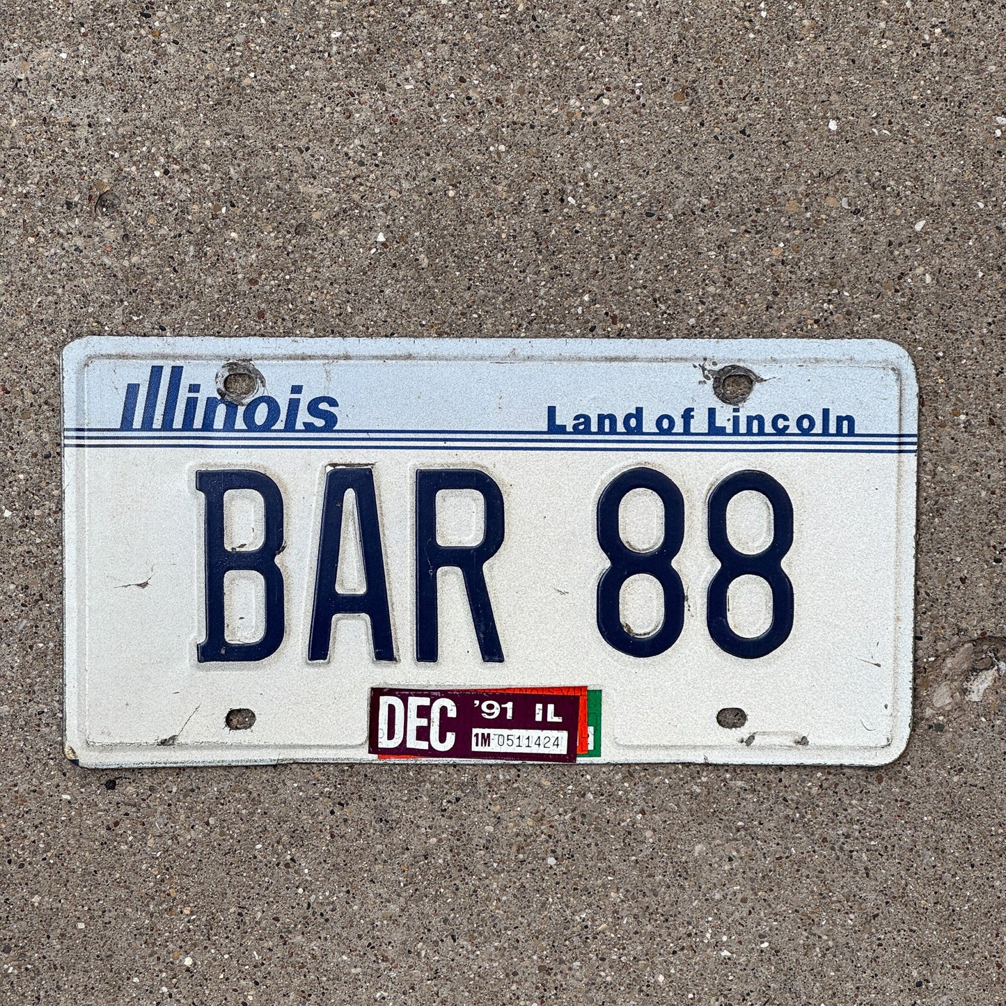 Photo of a 1986 1991 Illinois VANITY License Plate Auto Tag Garage Decor Vintage Law Lawyer BAR 88