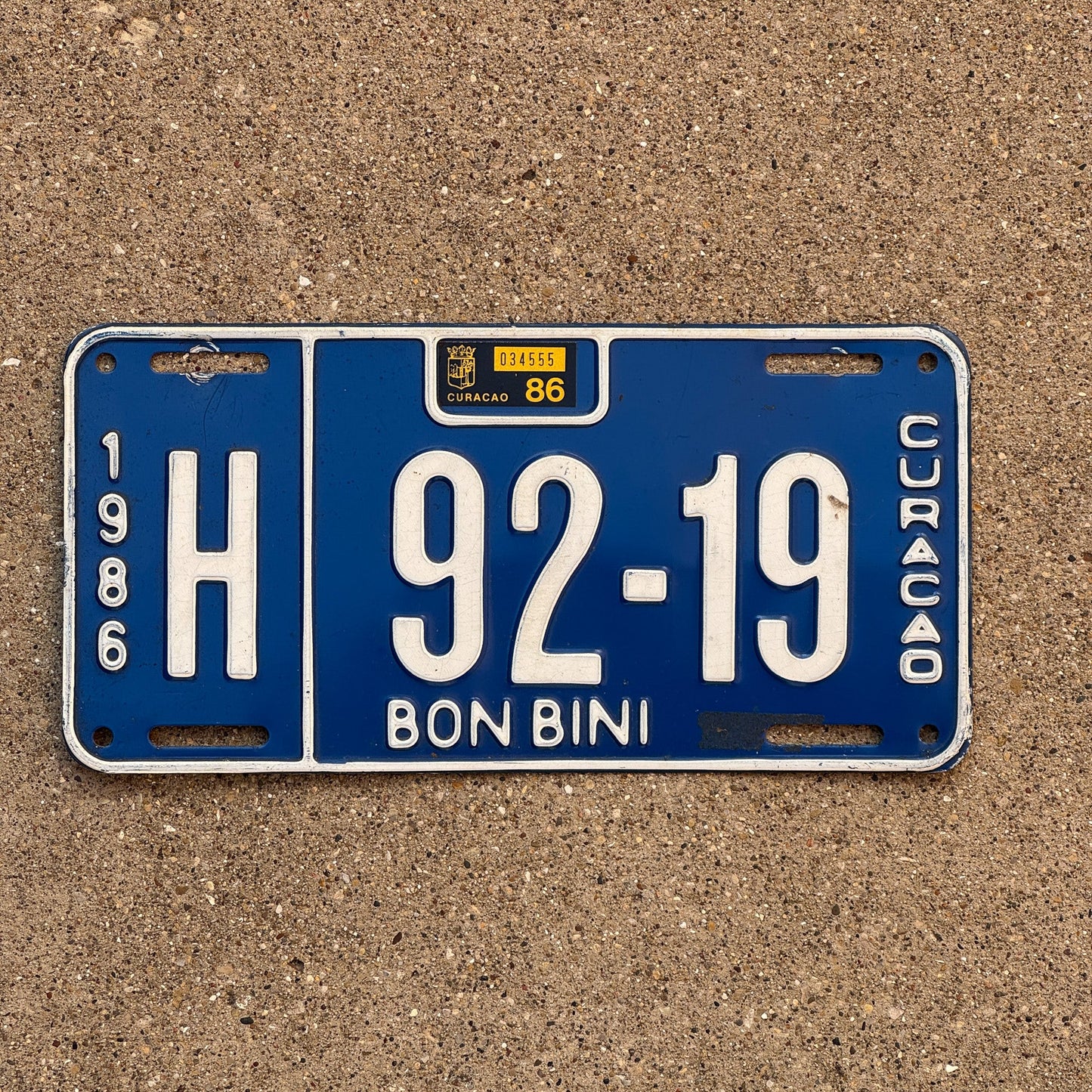 Photo of a 1986 Curacao License Plate Auto Tag Garage Decor Vintage Bon Bini 92-19