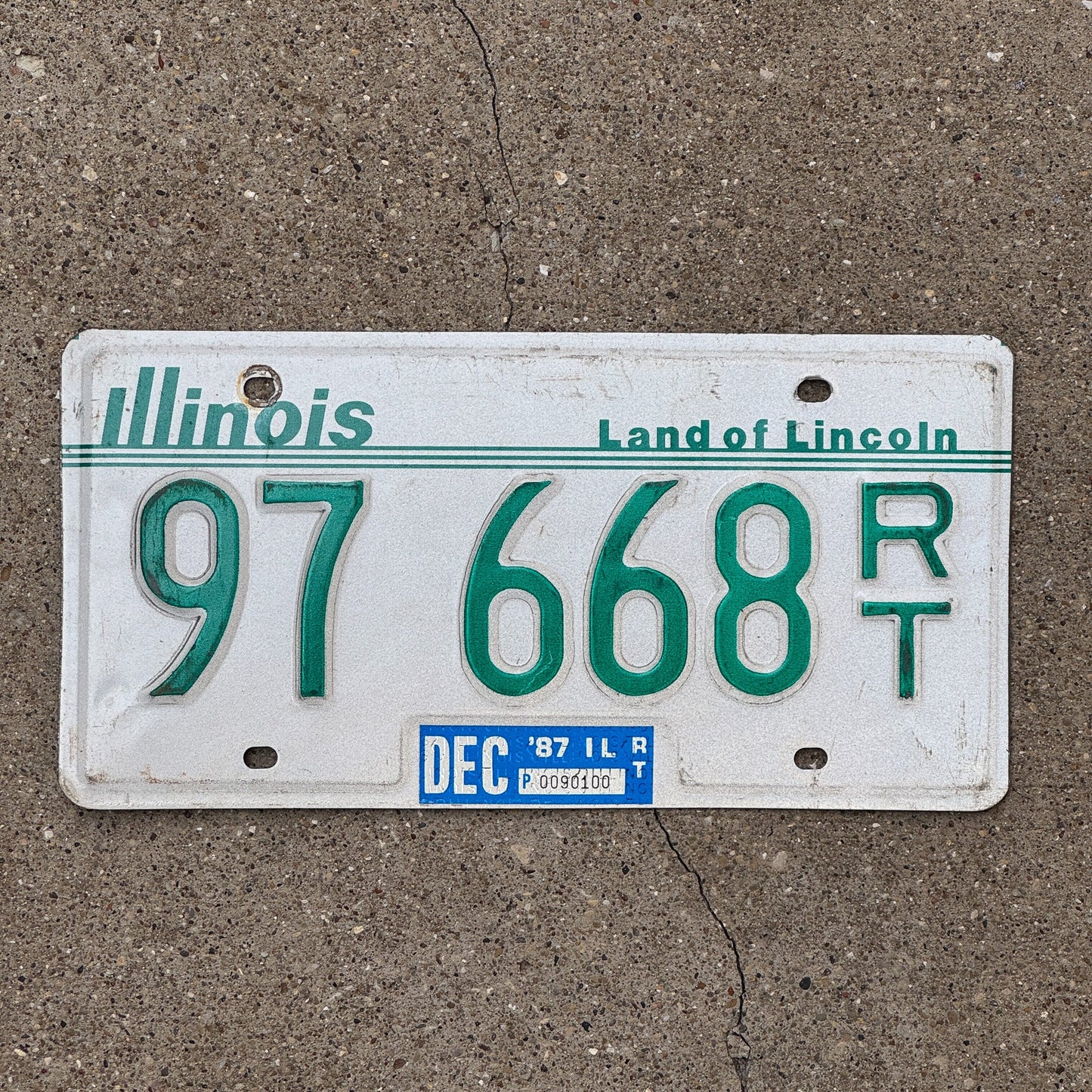 Photo of a 1986 Illinois TRAILER License Plate Auto Tag Garage Decor Vintage 97 668
