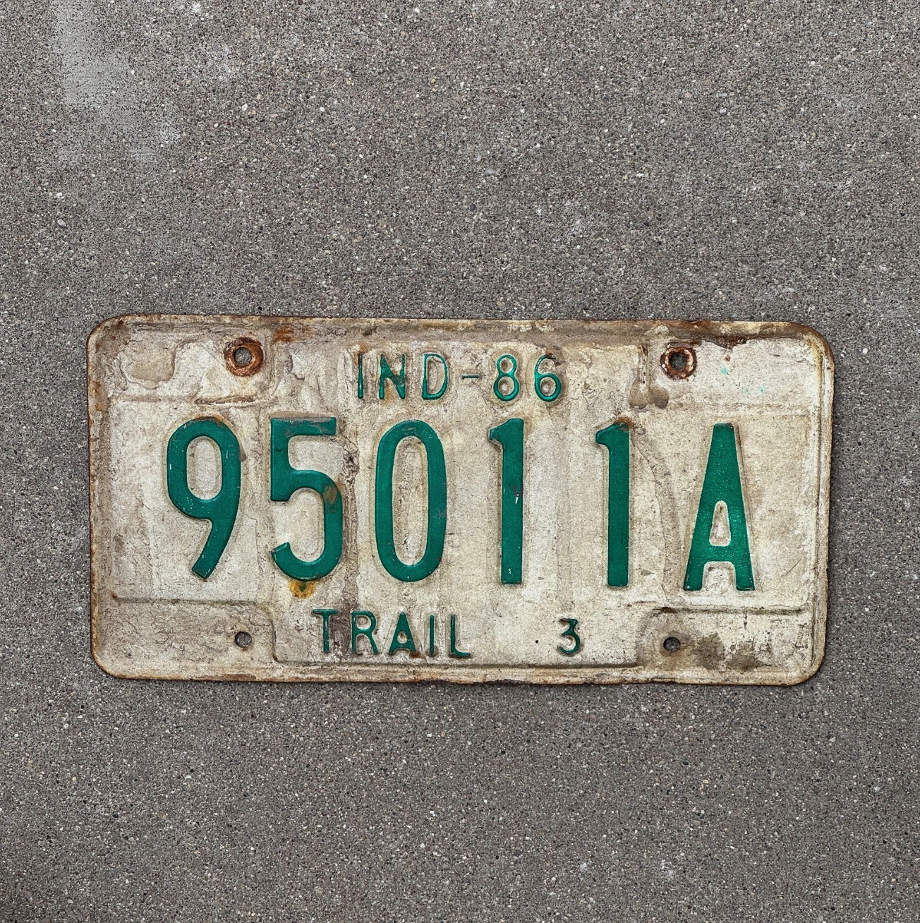 Photo of a 1986 Indiana Trailer License Plate Auto Tag Garage Decor 95011 A
