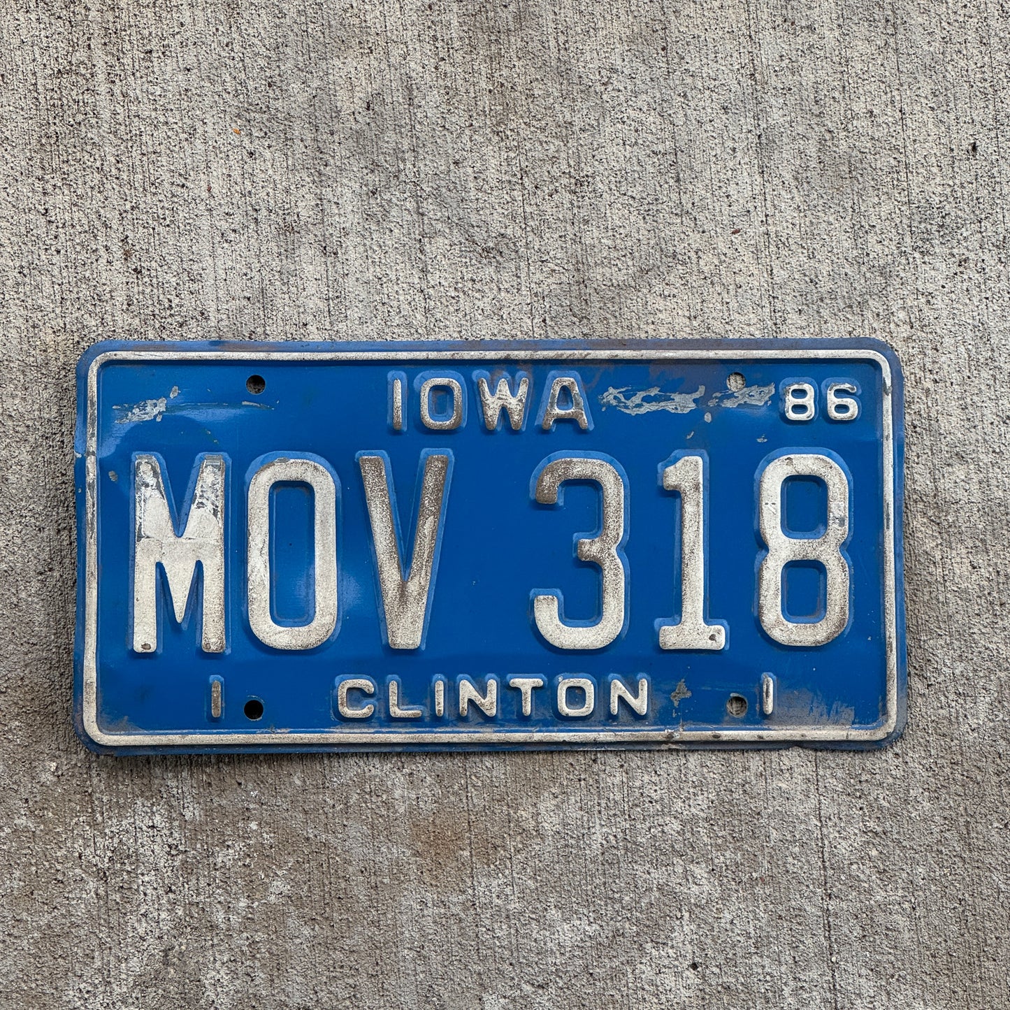 Photo of a 1986 Iowa License Plate Auto Tag Garage Decor Vintage MOV 318 with original patina
