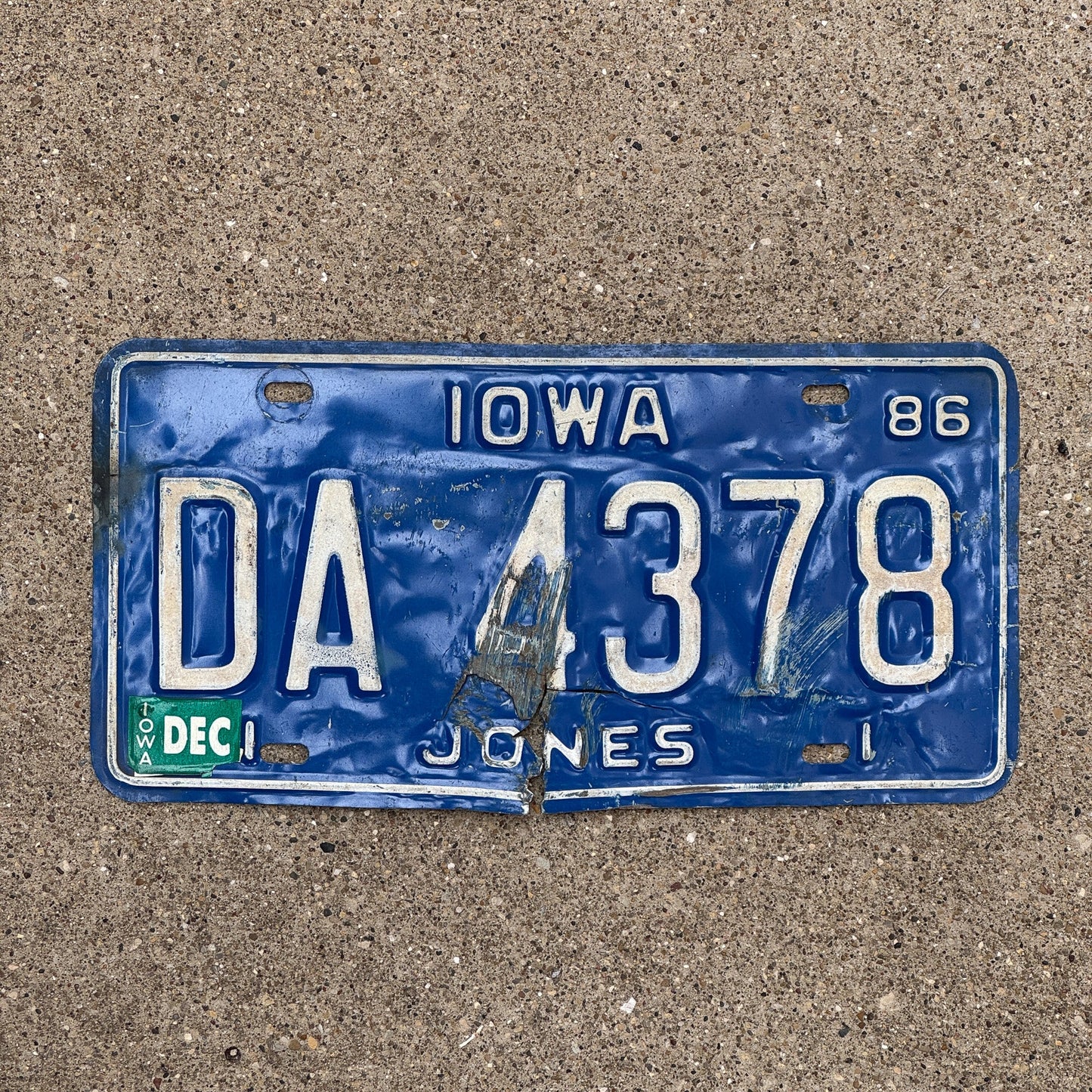 Photo of a 1986 Iowa TRUCK License Plate Auto Tag Garage Decor Vintage DA 4378