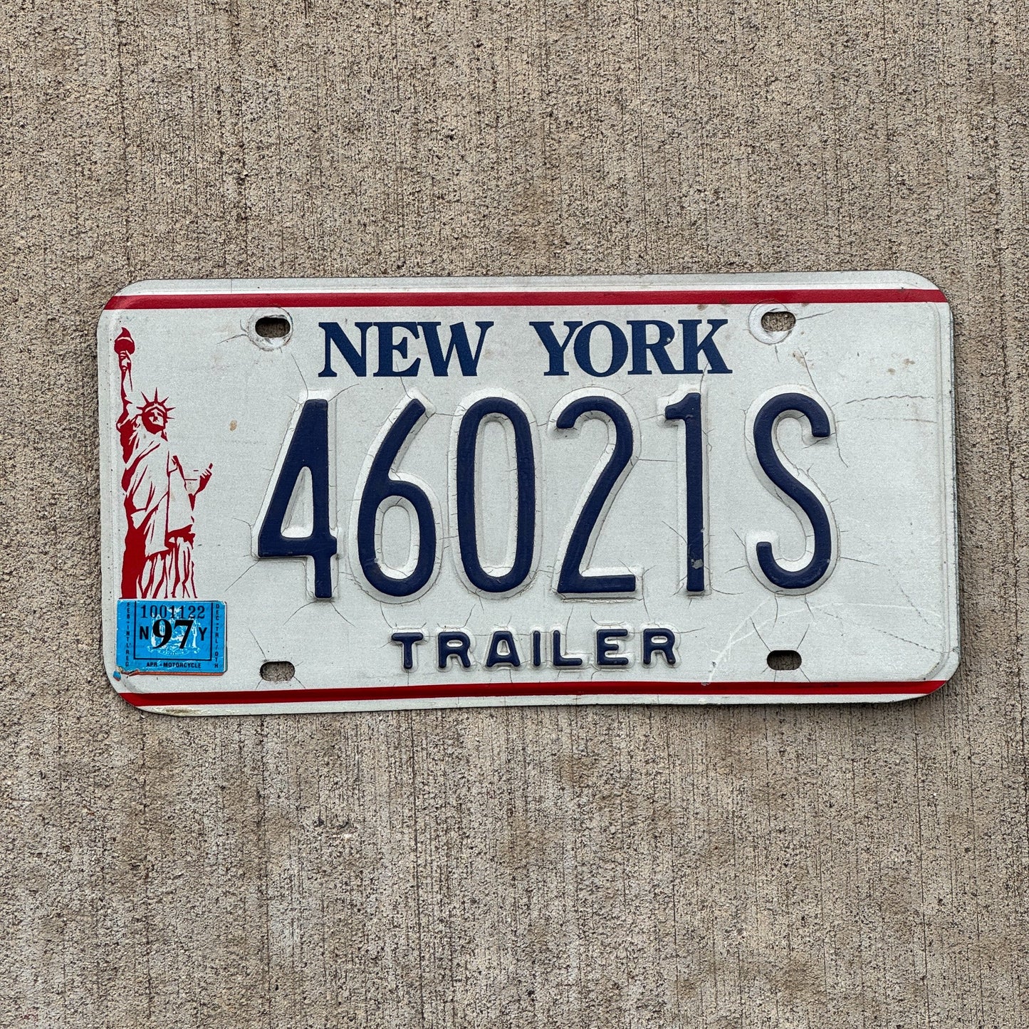 Photo of a 1986 New York TRAILER License Plate Auto Tag Garage Decor Vintage Liberty 46021S