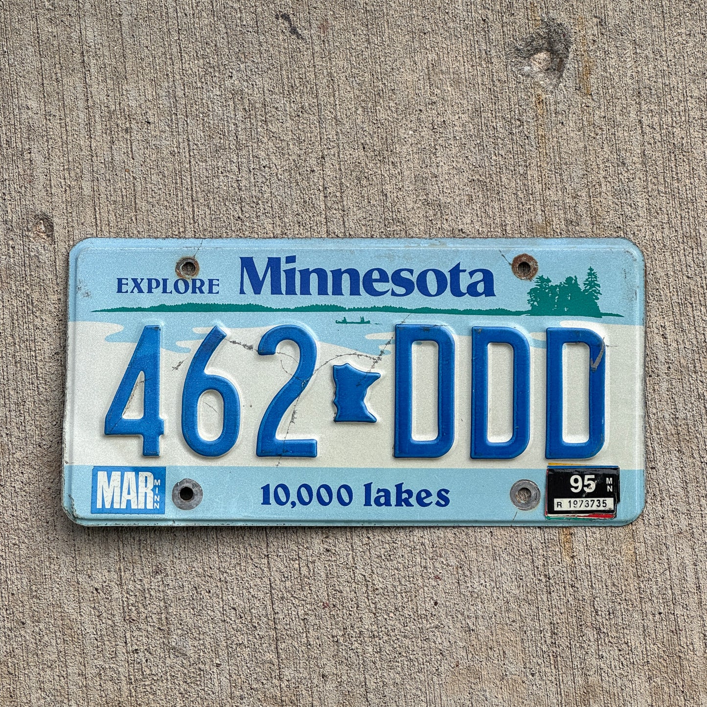 Photo of a 1987 1995 Minnesota License Plate Auto Tag Garage Decor Vintage Repeat Repeating 462 DDD with original patina