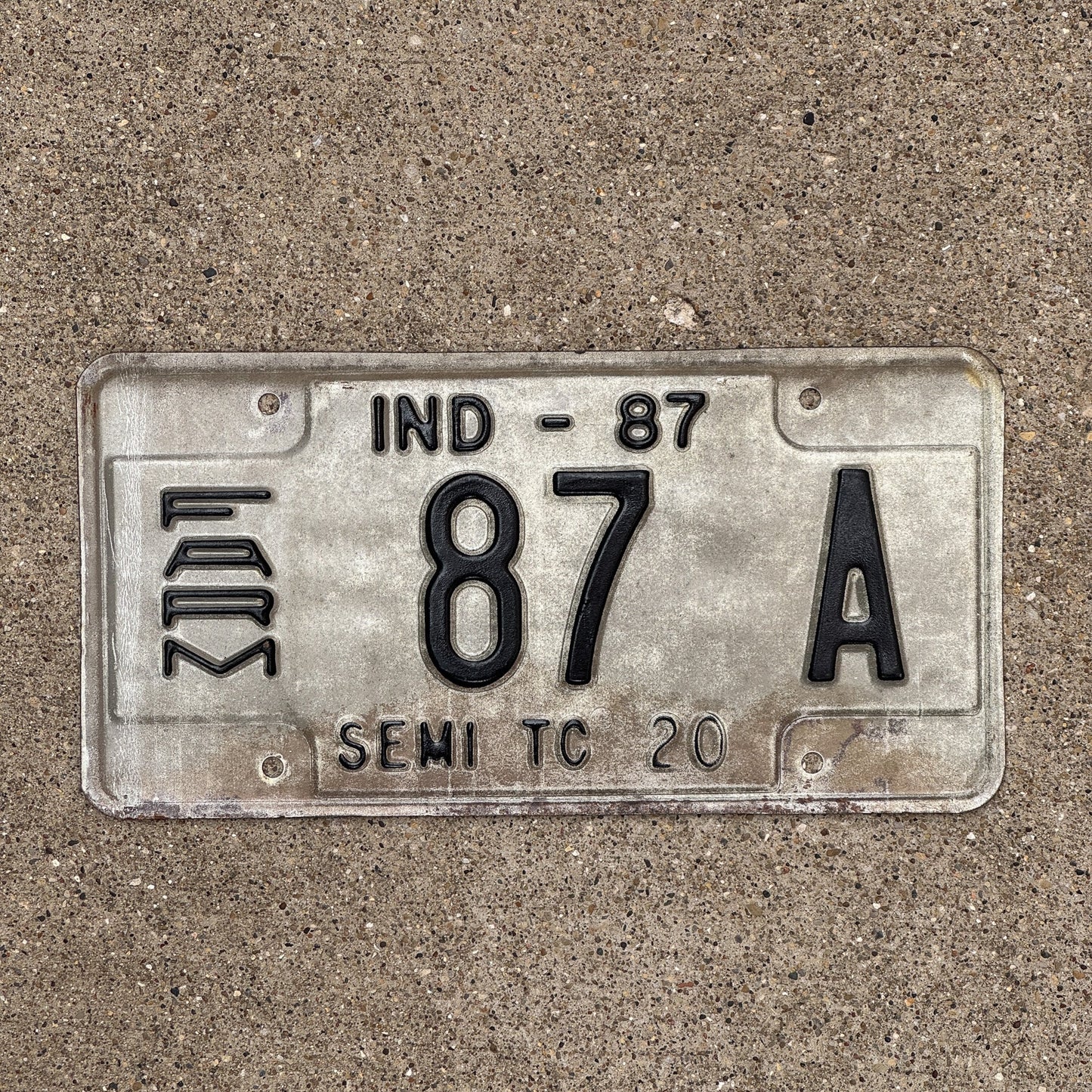 Photo of a 1987 Indiana FARM License Plate Auto Tag Garage Decor Vintage 87 A