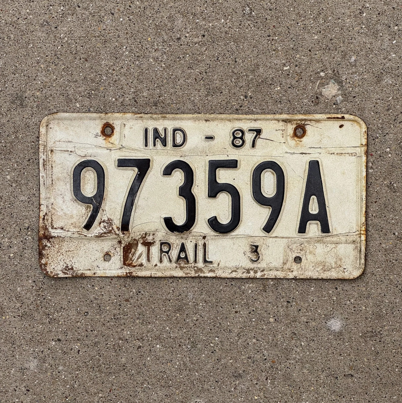 Photo of a 1987 Indiana Trailer License Plate Auto Tag Garage Decor 97359 A