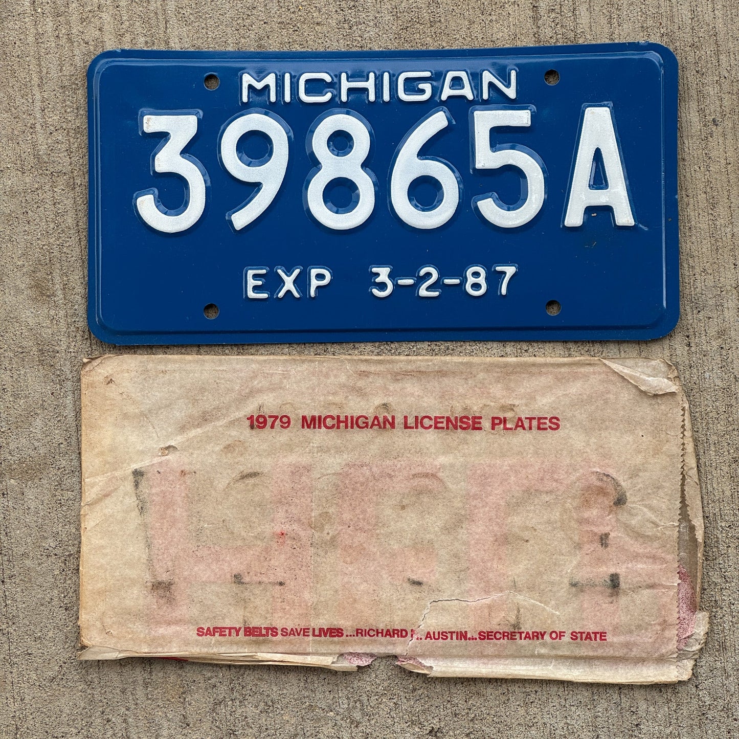 Photo of a 1987 Michigan Trailer 5 Year License Plate Auto Tag Garage Decor Vintage NOS with Original Mailing Envelope 39865 A