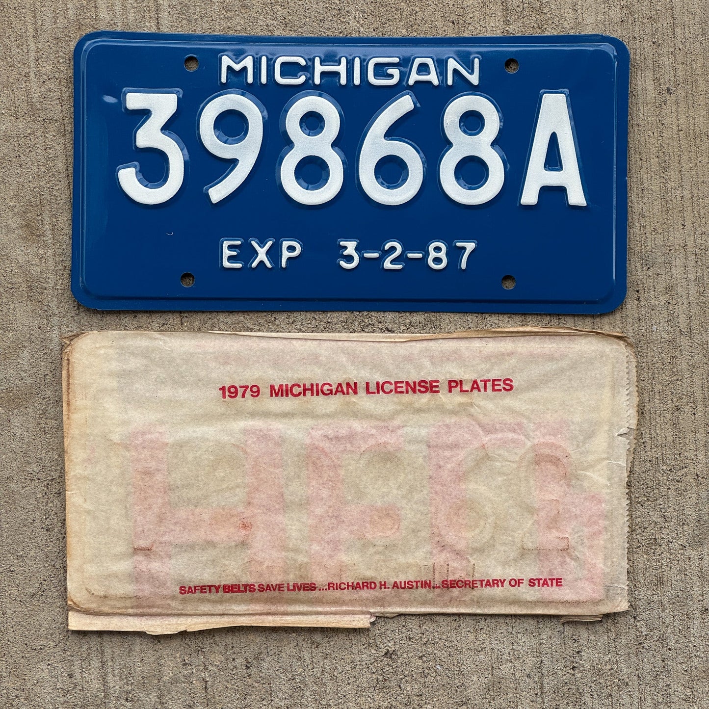 Photo of a 1987 Michigan Trailer 5 Year License Plate Auto Tag Garage Decor Vintage NOS with Original Mailing Envelope 39868 A
