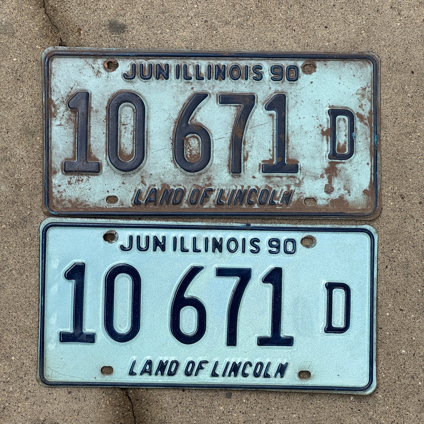 Photo of a 1989 1990 Illinois Truck License Plate Pair Auto Tag Garage Decor Vintage 10 671 D with original patina