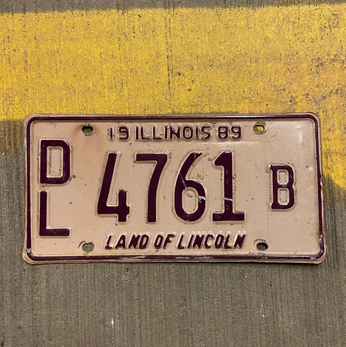 Photo of a 1989 Illinois Dealer License Plate Auto Tag Garage Decor Vintage 4761 B