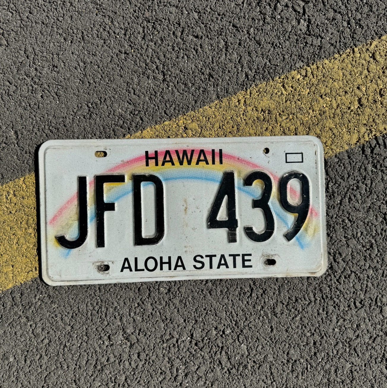 Photo of a 1991 Hawaii License Plate Auto Tag Garage Decor Vintage Rainbow JFD 439
