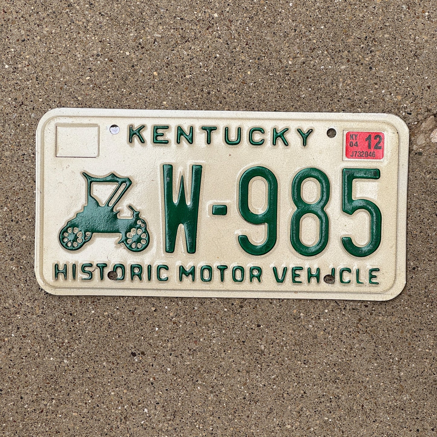 Photo of a 1992 Kentucky Historic Vehicle License Plate Auto Tag Garage Decor Vintage Antique W 985