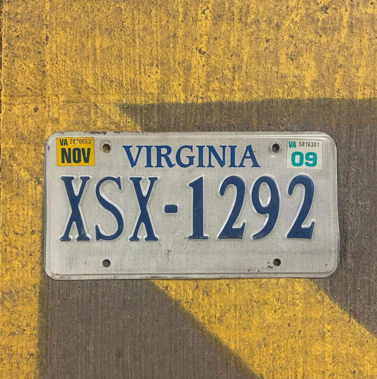 Photo of a 1992 Virginia License Plate Auto Tag Garage Decor Vintage XSX 1292