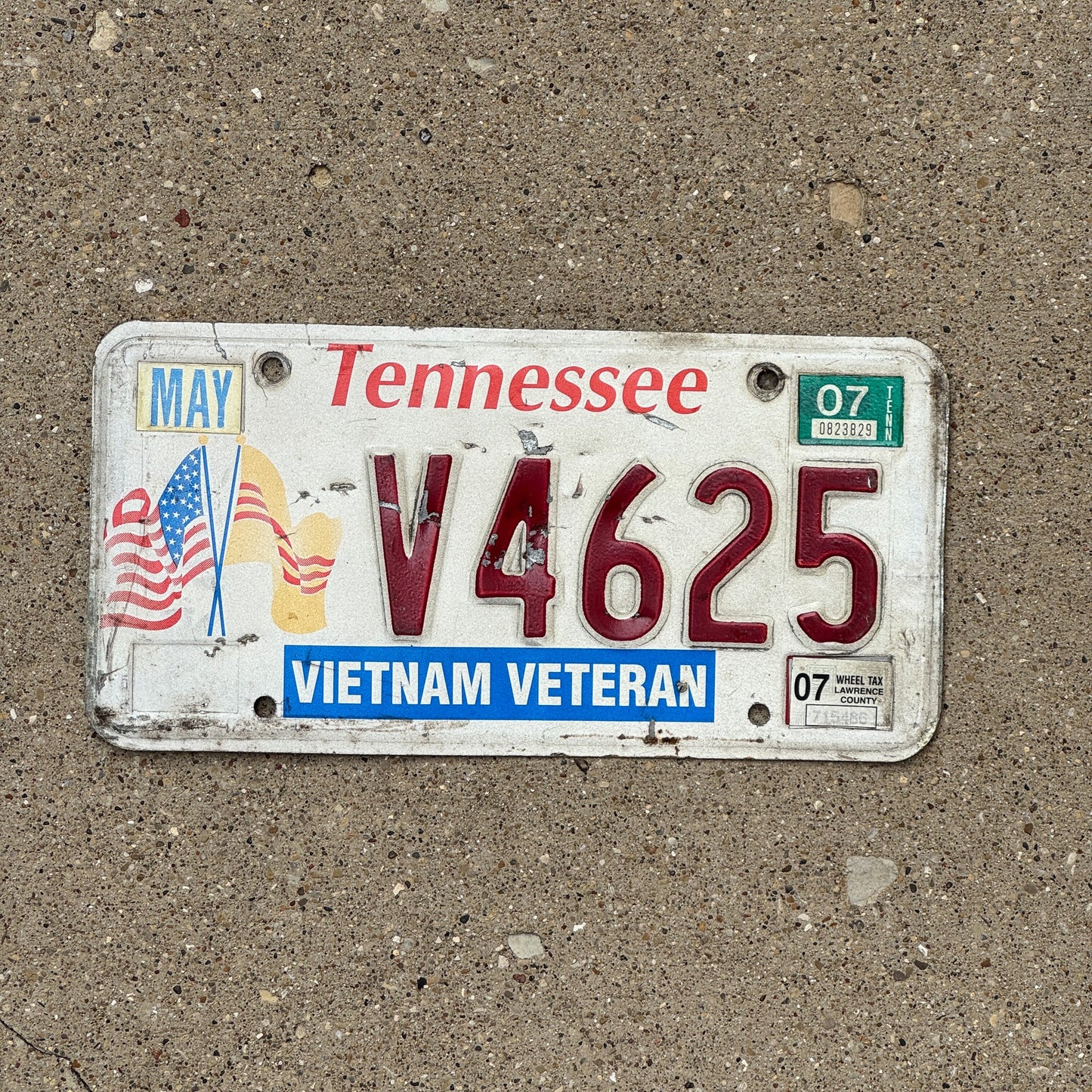 Photo of a 1996 2007 Tennessee Vietnam Veteran License Plate Auto Tag Garage Decor Vintage Military V 4625