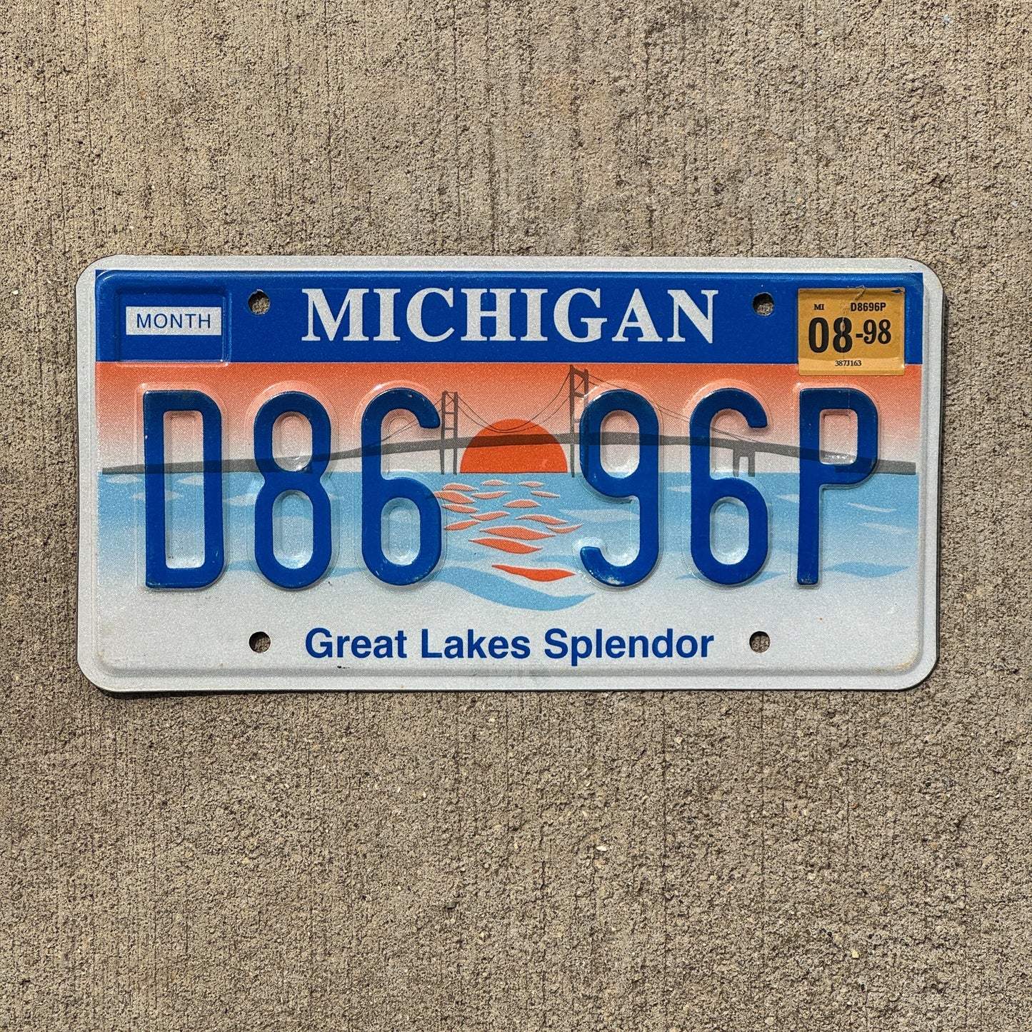Photo of a 1997 1998 Michigan Graphic / Specialty License Plate Auto Tag Garage Decor Vintage Great Lakes Splendor D86 96P