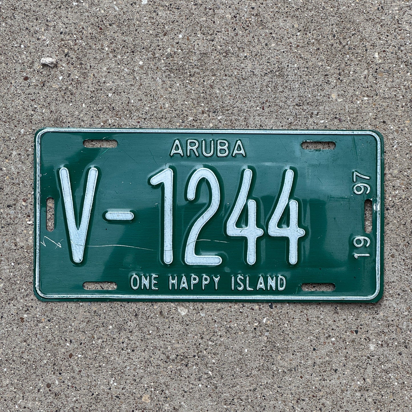 Photo of a 1997 Aruba License Plate Auto Tag Garage Decor Vintage One Happy Island Green V-1244