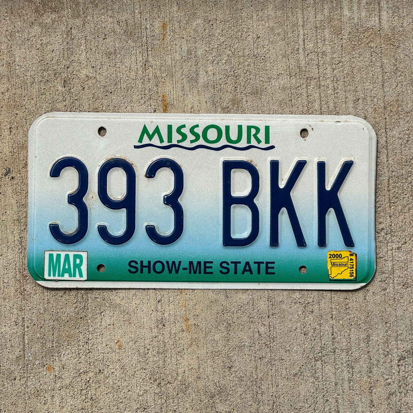 Photo of a 1998 2000 Missouri License Plate Auto Tag Garage Decor Vintage 393 BKK