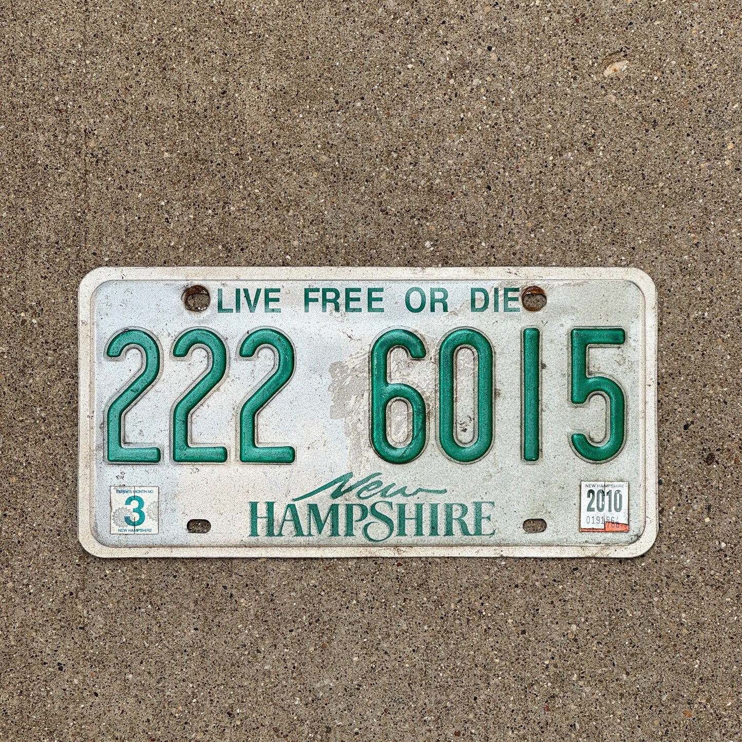 Photo of a 1999 2010 New Hampshire License Plate Auto Tag Garage Decor Vintage Repeat Repeating 222 6015