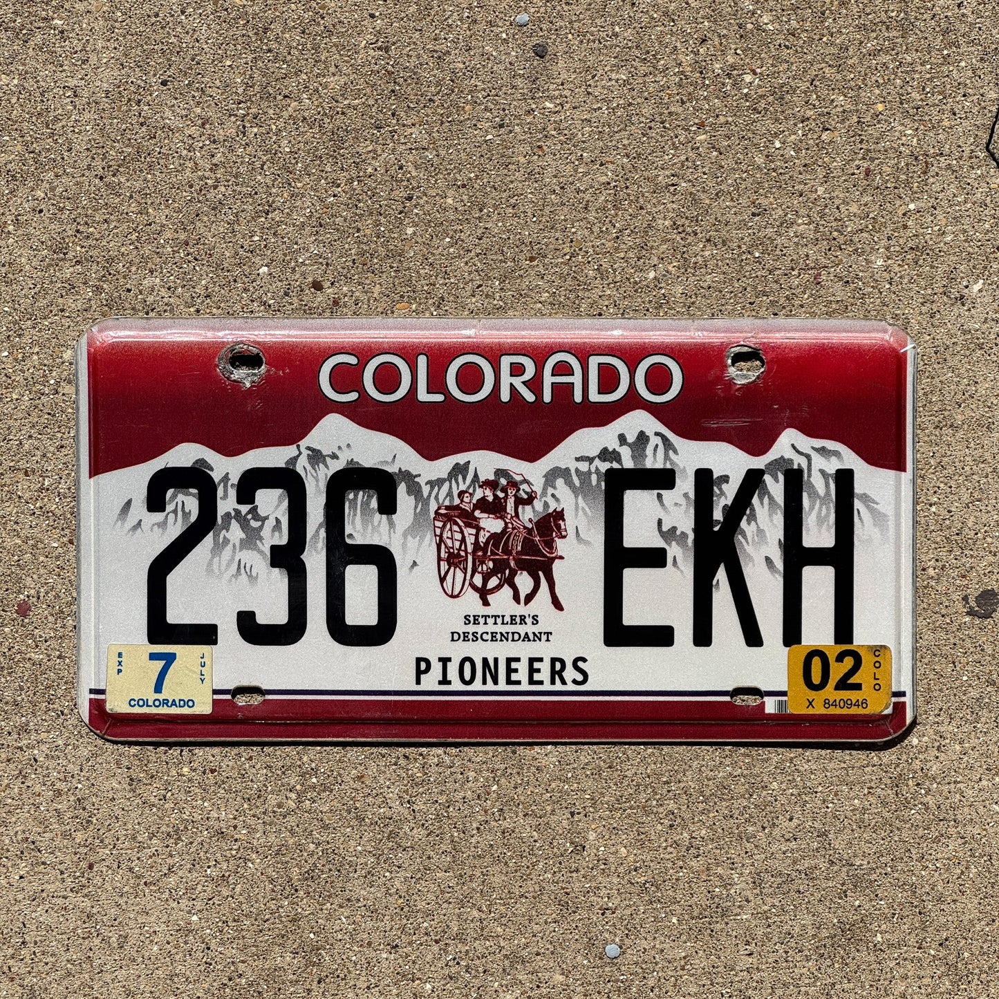 Photo of a 2000 2002 Colorado Graphic / Specialty License Plate Auto Tag Garage Decor Vintage Pioneers Settler Descedent 236 EKH