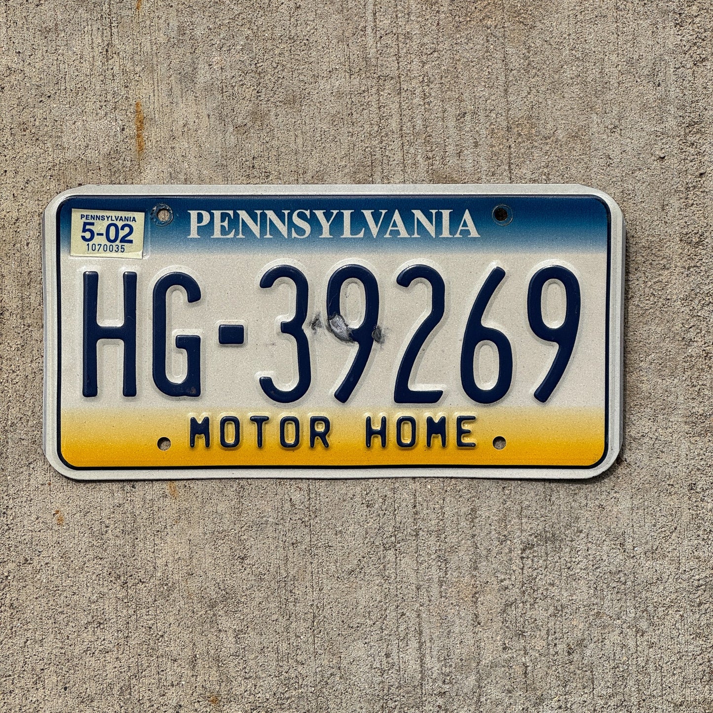 Photo of a 2000 2002 Pennsylvania MOTOR HOME License Plate Auto Tag Garage Decor Vintage HG 39269