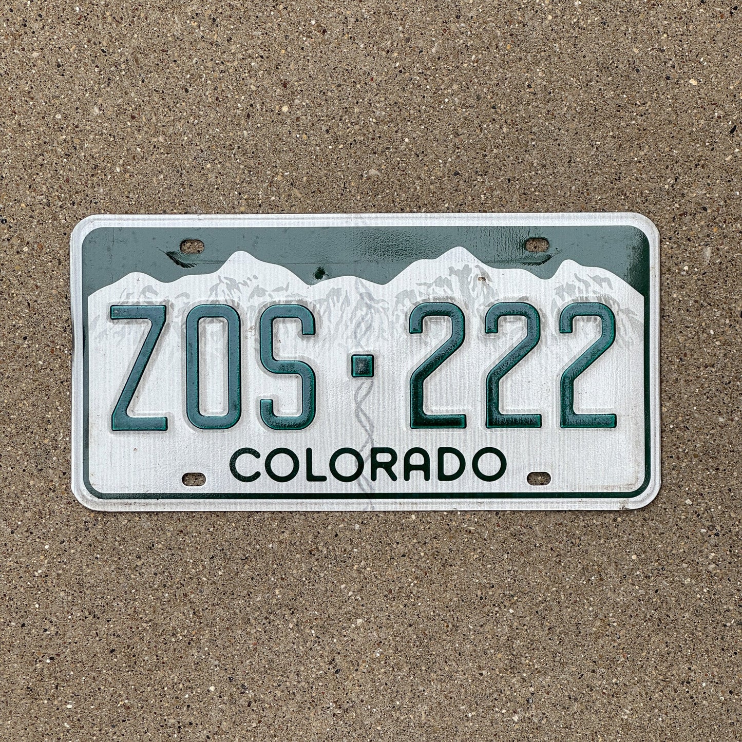 Photo of a 2000 Colorado License Plate Auto Tag 1 Garage Decor Repeat Repeating ZOS 222