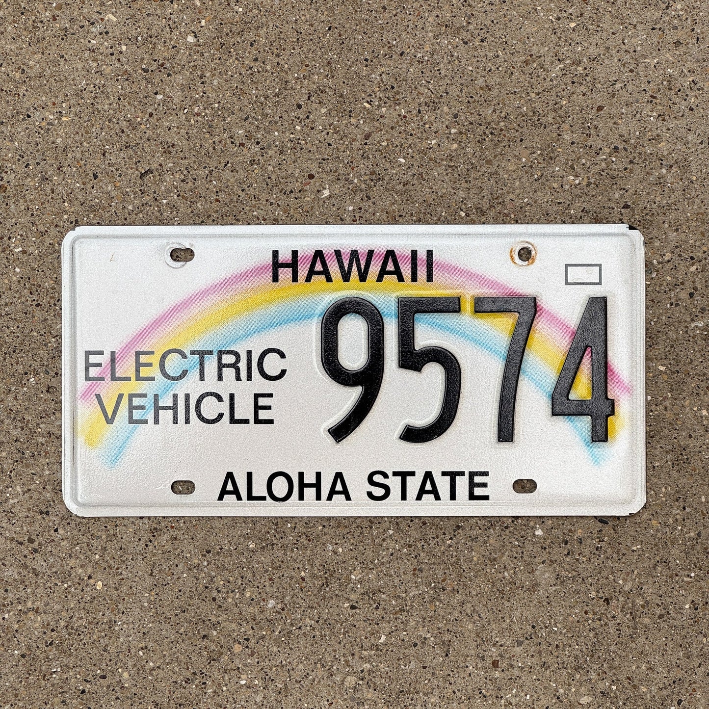 Photo of a 2000 Hawaii Electric Vehicle License Plate Auto Tag Garage Decor Vintage 9574