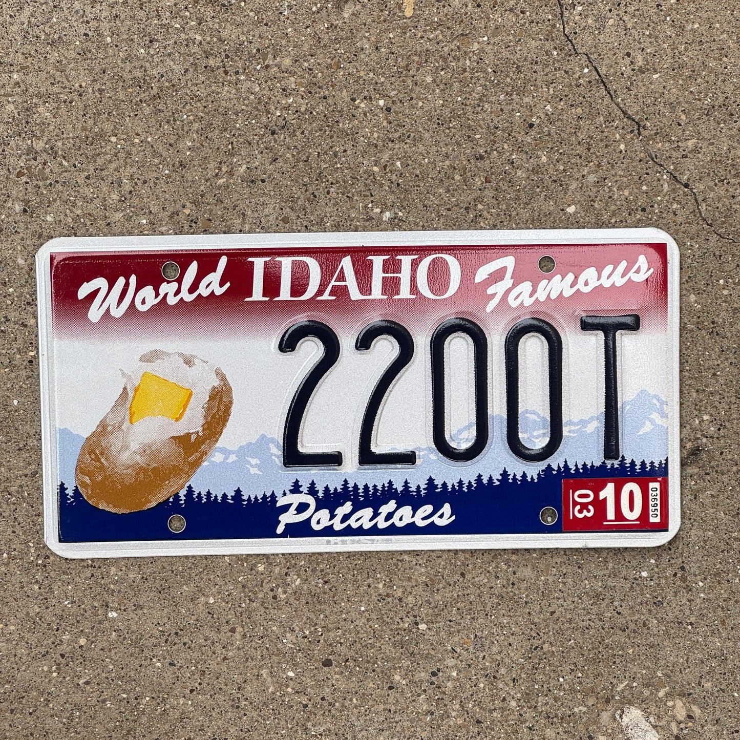 Photo of a 2001 2003 Idaho Graphic / Specialty License Plate Auto Tag Garage Decor Vintage Potato Embossed 2200 T