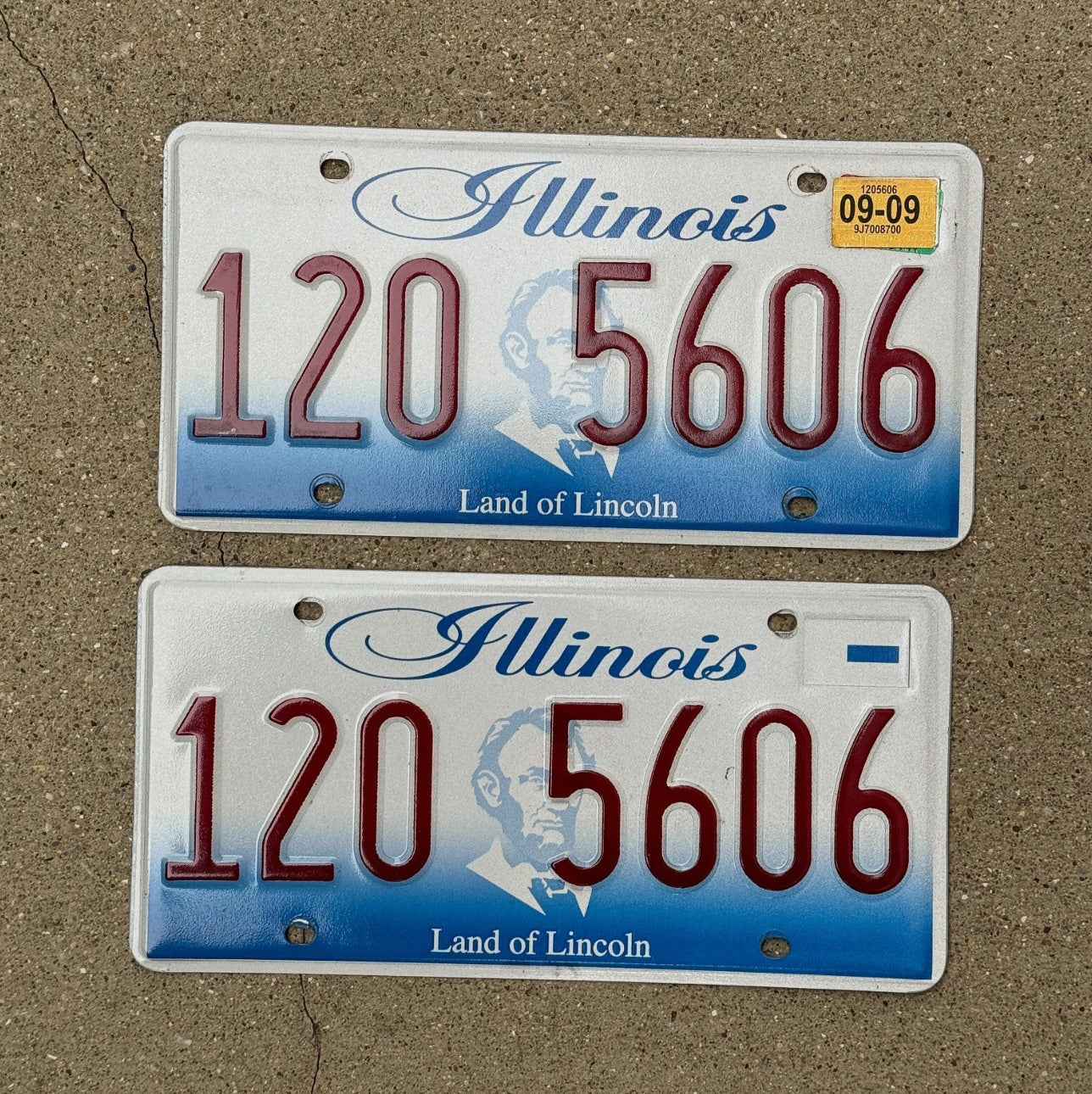 Photo of a 2001 2009 Illinois License Plate Pair Auto Tag Garage Decor Vintage 120 5606