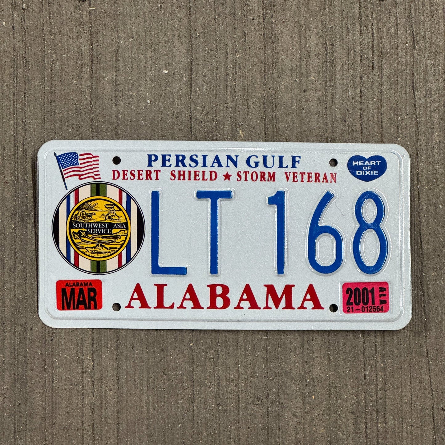 Photo of a 2001 Alabama Persian Gulf Veteran License Plate Auto Tag Garage Decor Vintage LT 168